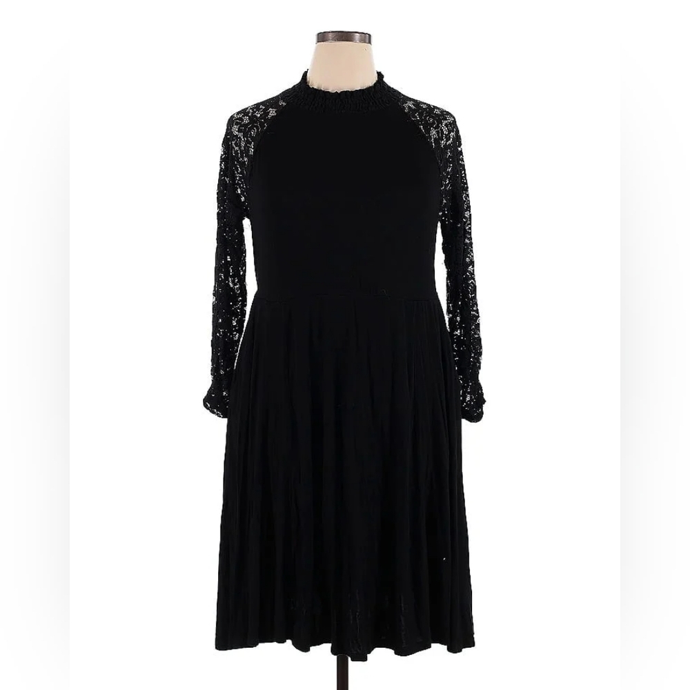 TORRID Jersey Knit Midi Dress With Lace Sleeves Size 2